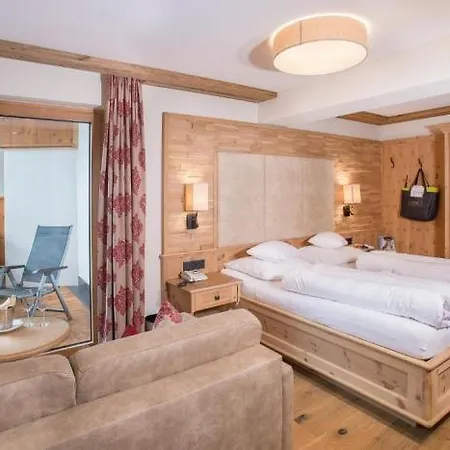 Hotel Verwoehnhotel Kristall 4*