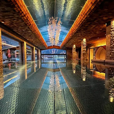 Verwoehnhotel Kristall מלון