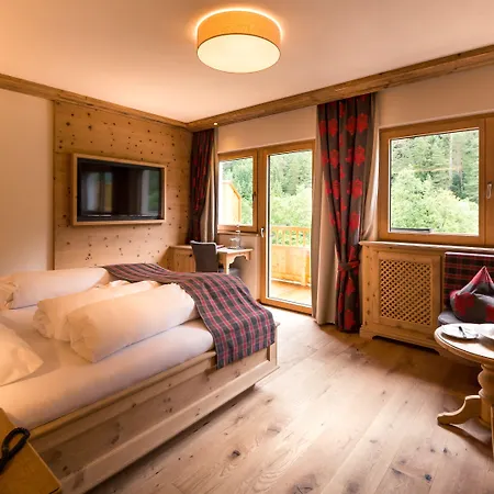 Verwoehnhotel Kristall فندق