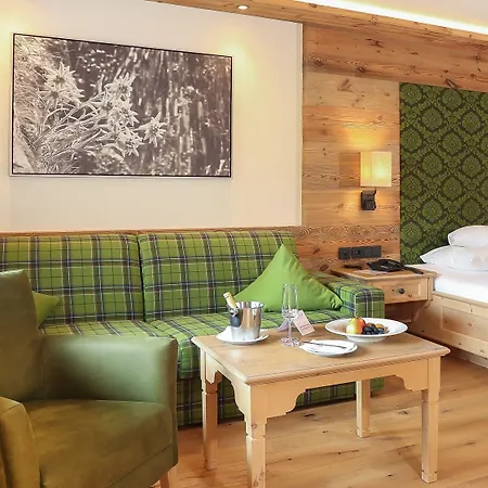 Verwoehnhotel Kristall فندق بيرتيساو