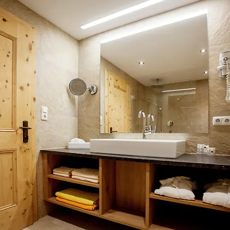 מלון Verwoehnhotel Kristall