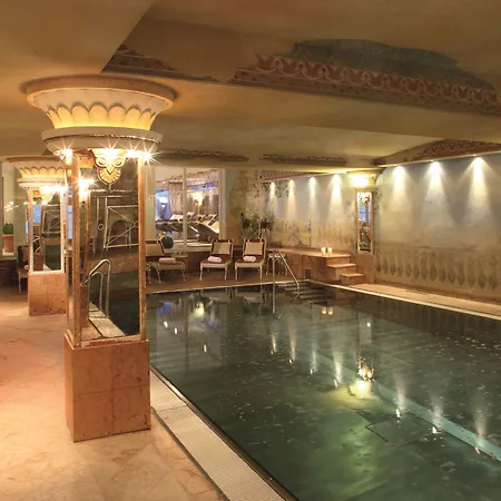Отель Verwoehnhotel Kristall