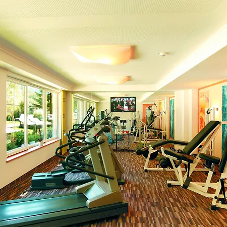 Verwoehnhotel Kristall פרטיסאו