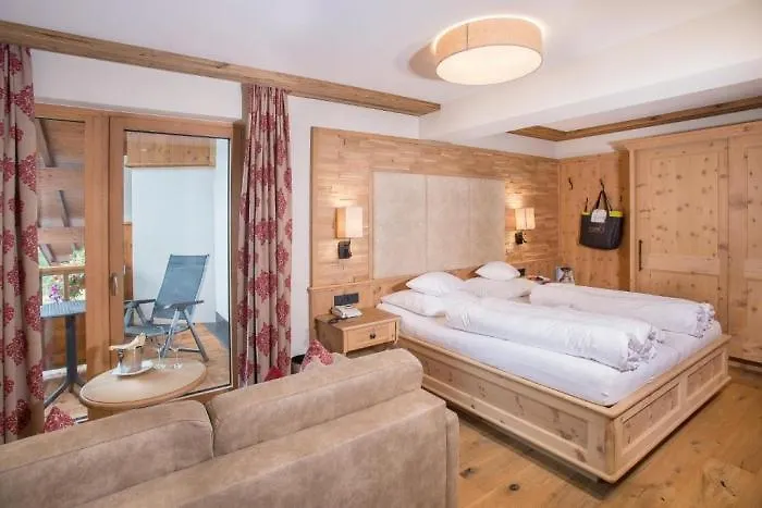 Hotel Verwoehnhotel Kristall 4*