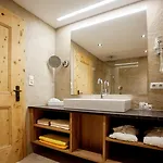 Otel Verwoehnhotel Kristall